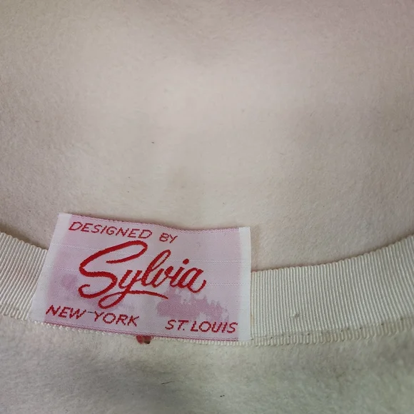 Sylvia New York Vintage Ivory 50s 60s Felt Church Derby Hat  display picture 1